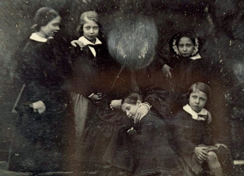 Fig. 1: William Edward Kilburn, La Reine Victoria et ses enfants, 1852 (source: Royal Collection Trust).