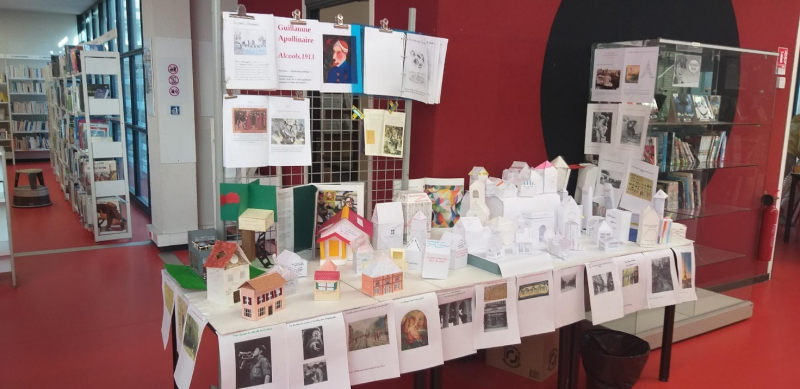 Fig. 3. Exposition des travaux des 109. Séquence consacrée à Alcools et la « modernité poétique »